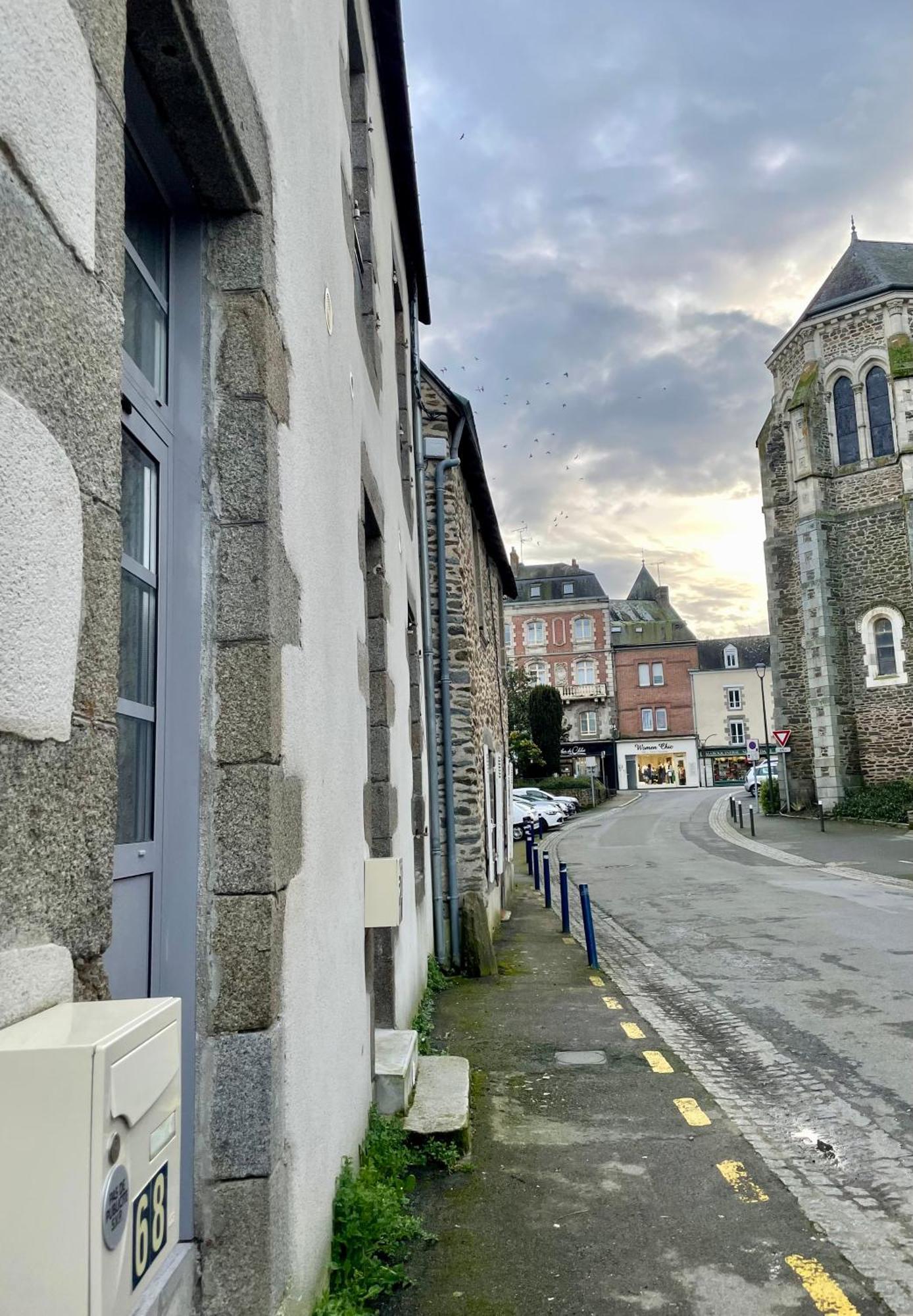 « La Bicyclette » 35M2 Tout Equipe Centre Ville Mayenne Exterior foto